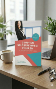 Der Führungsratgeber auf einem Arbeitsschreibtisch aufgestellt